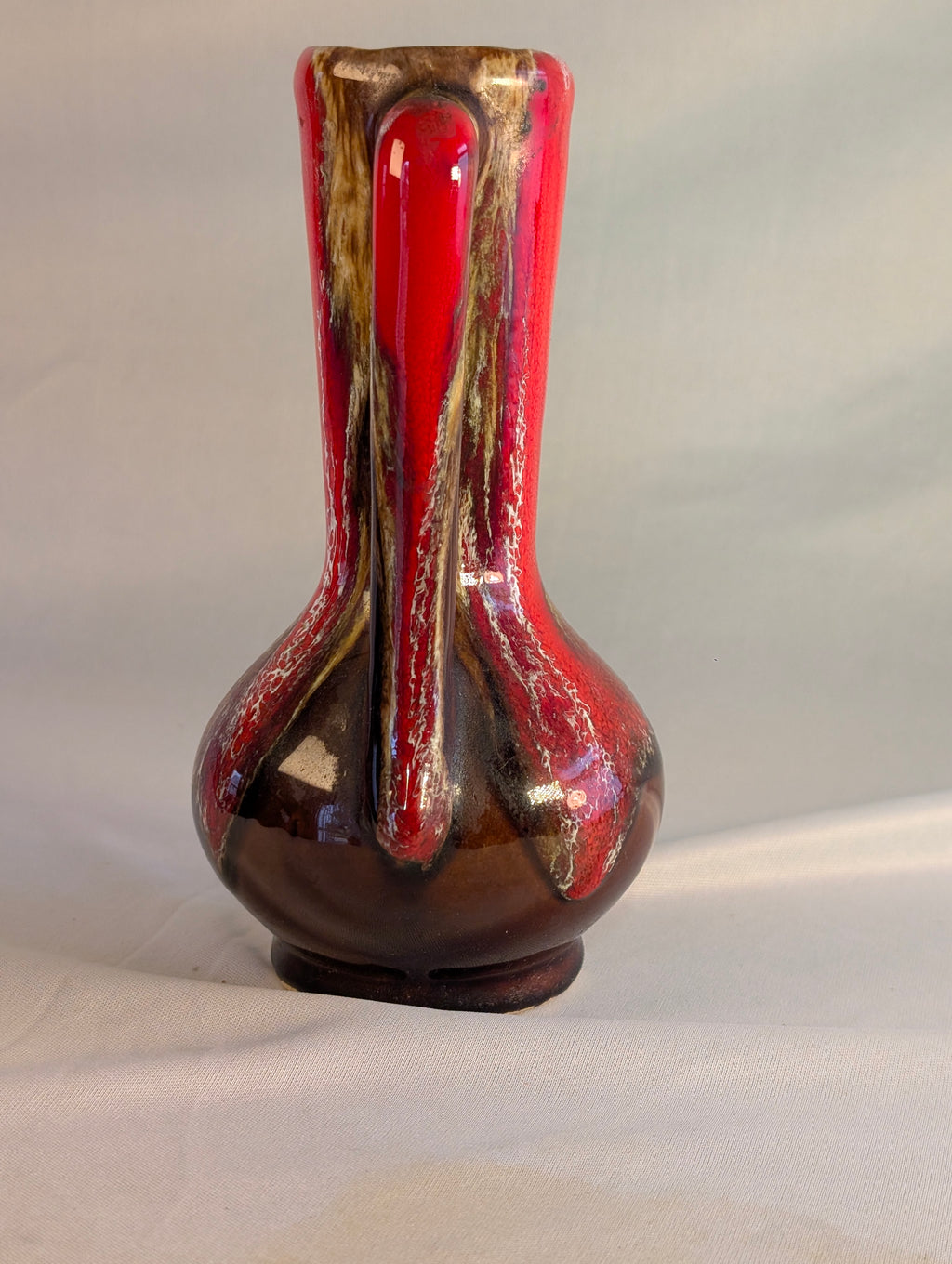 Small twin handled vase lave style