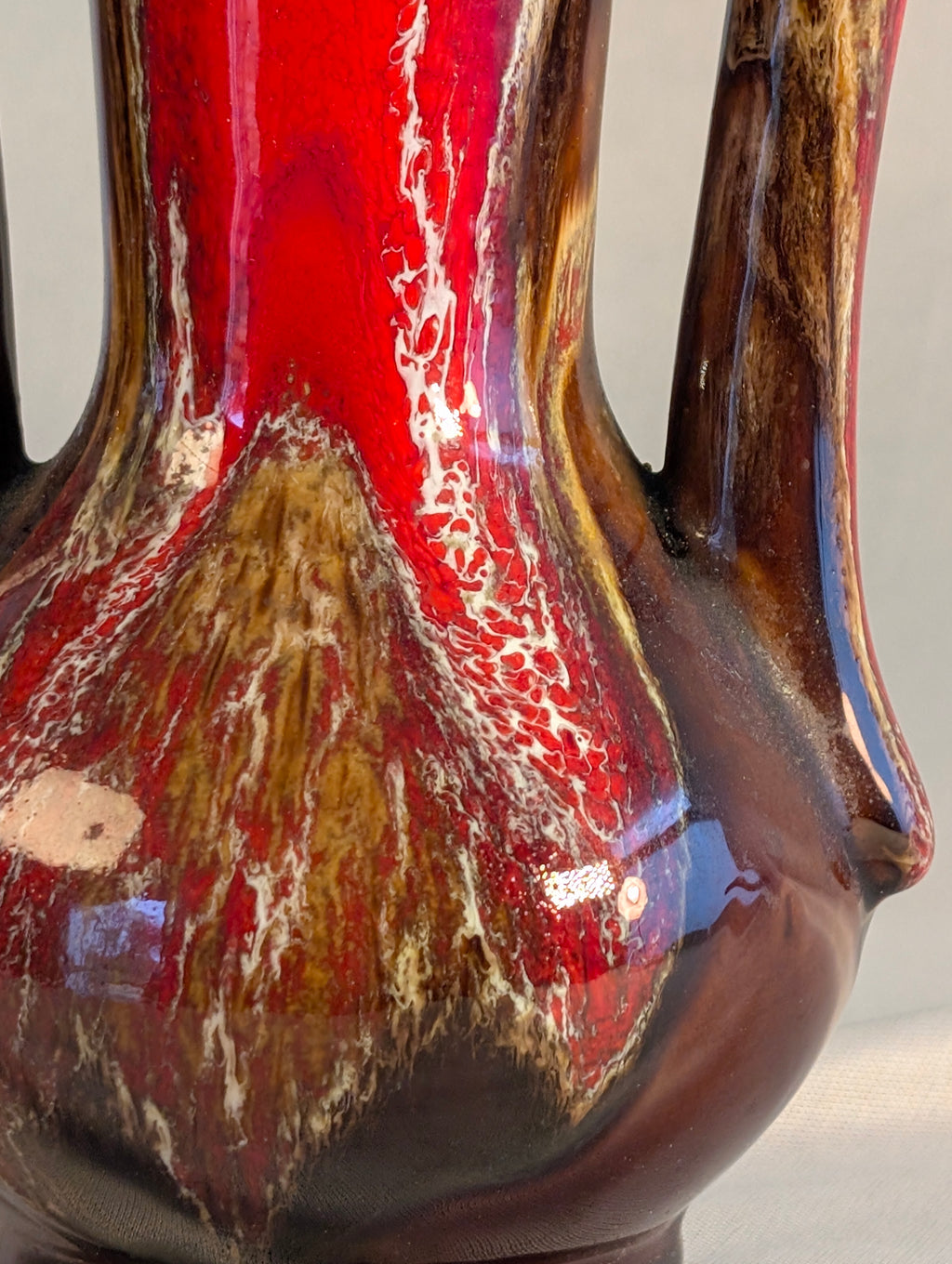 Small twin handled vase lave style