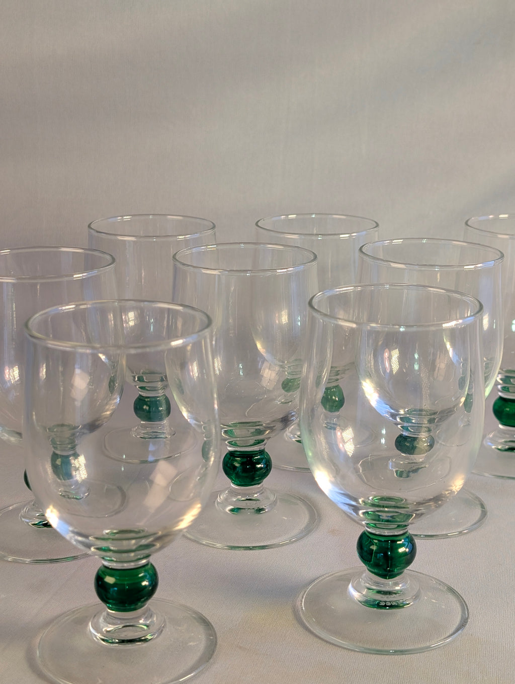 Set of 8 french glasses with Emerald stems