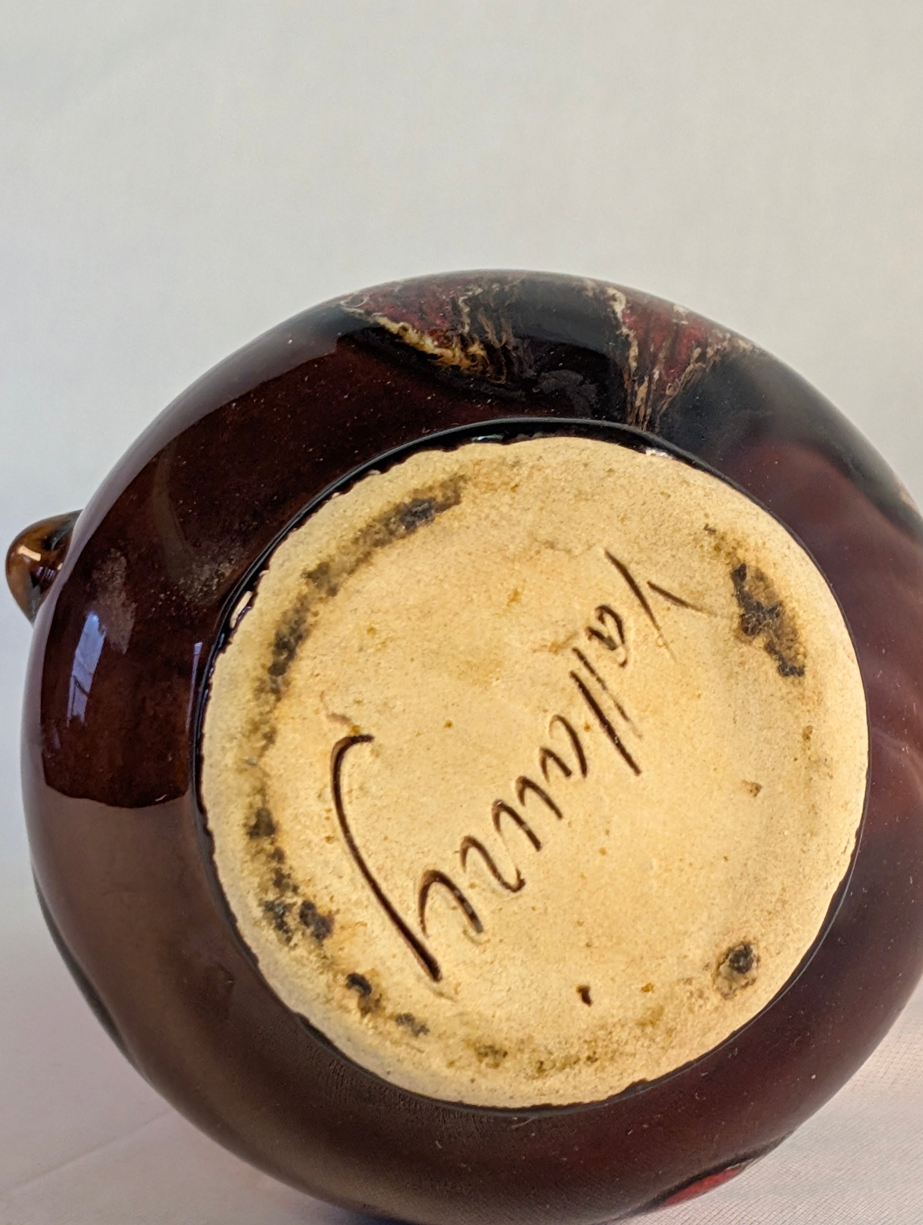 Small twin handled vase lave style