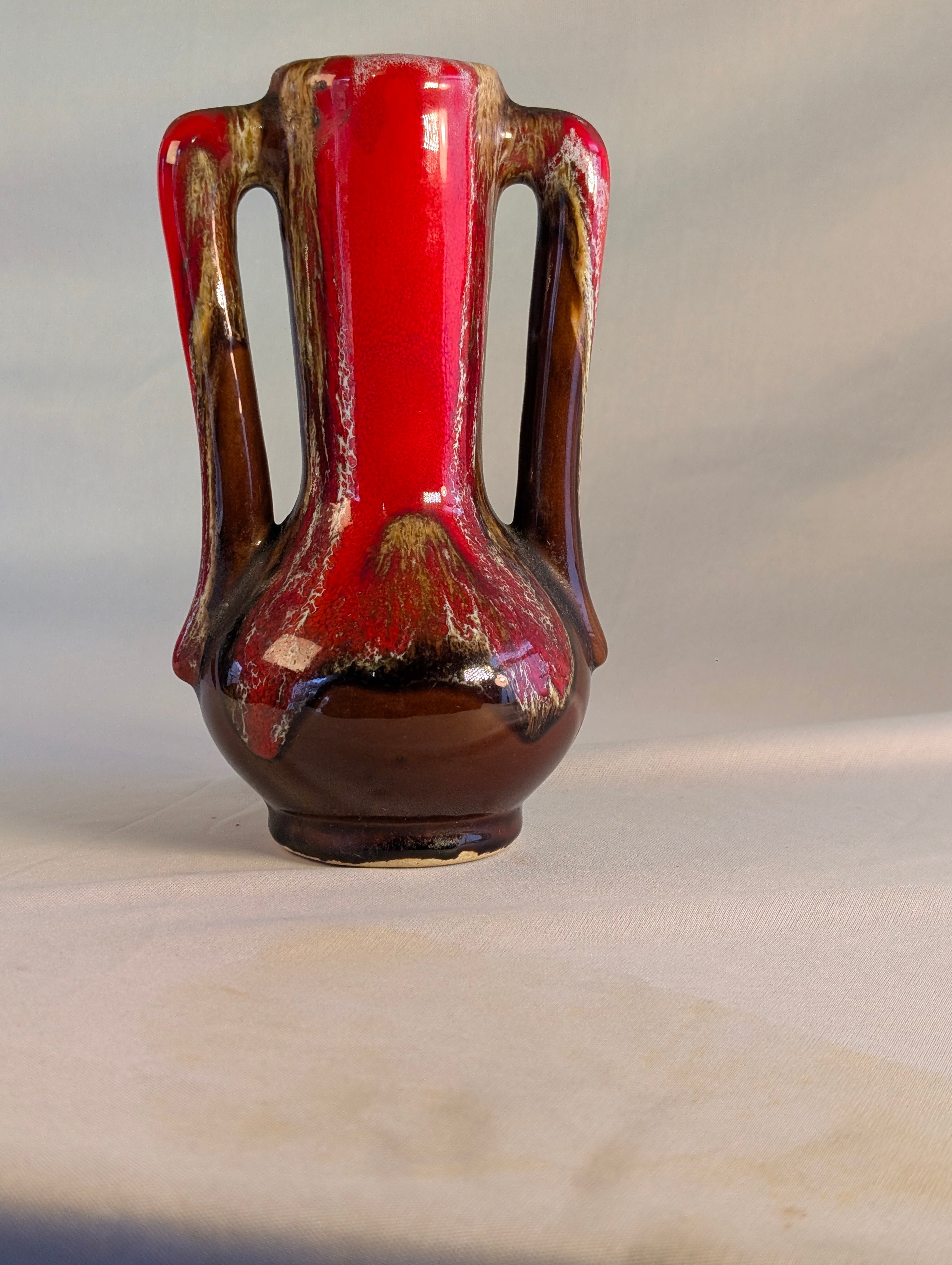 Small twin handled vase lave style