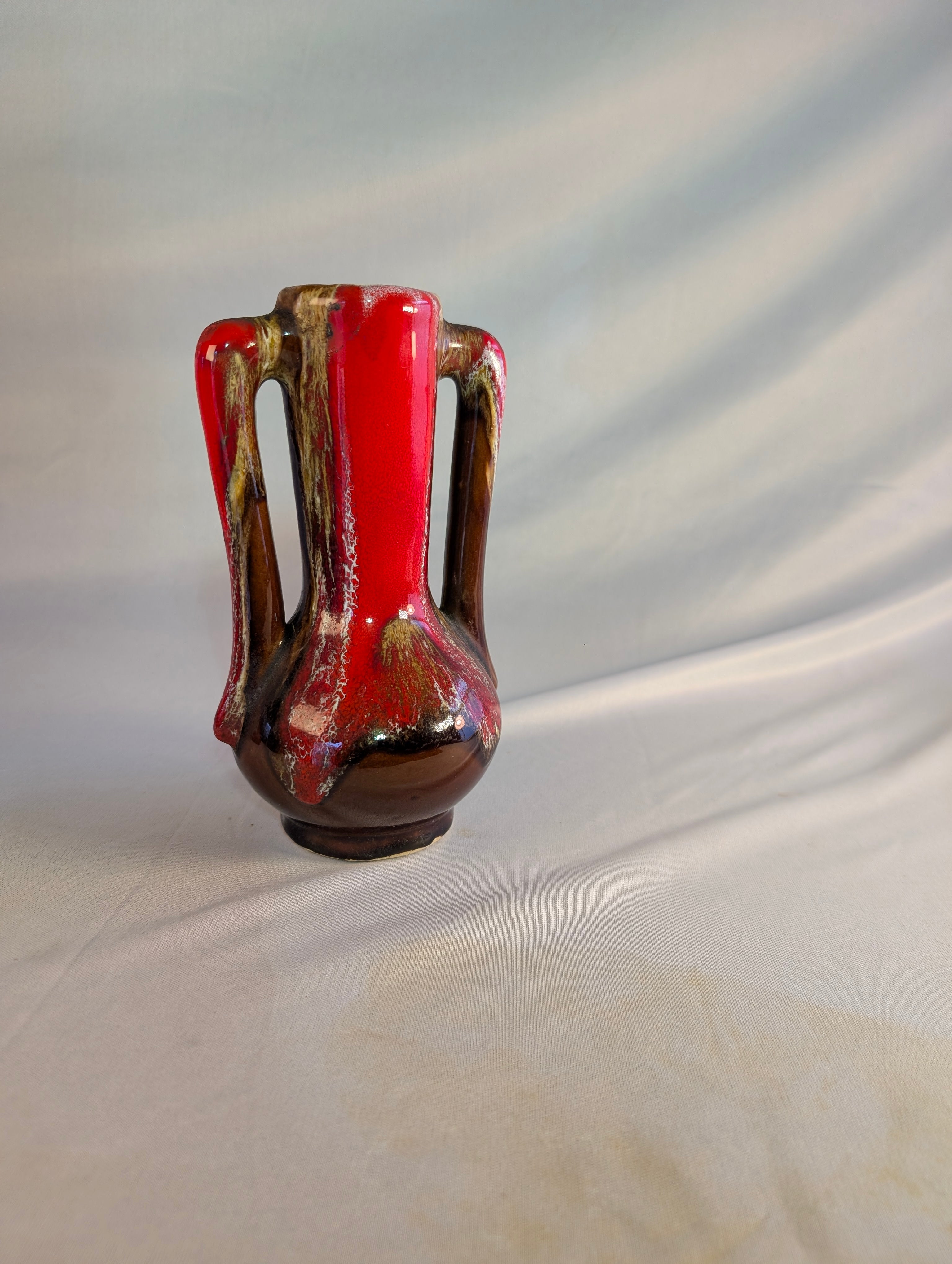 Small twin handled vase lave style