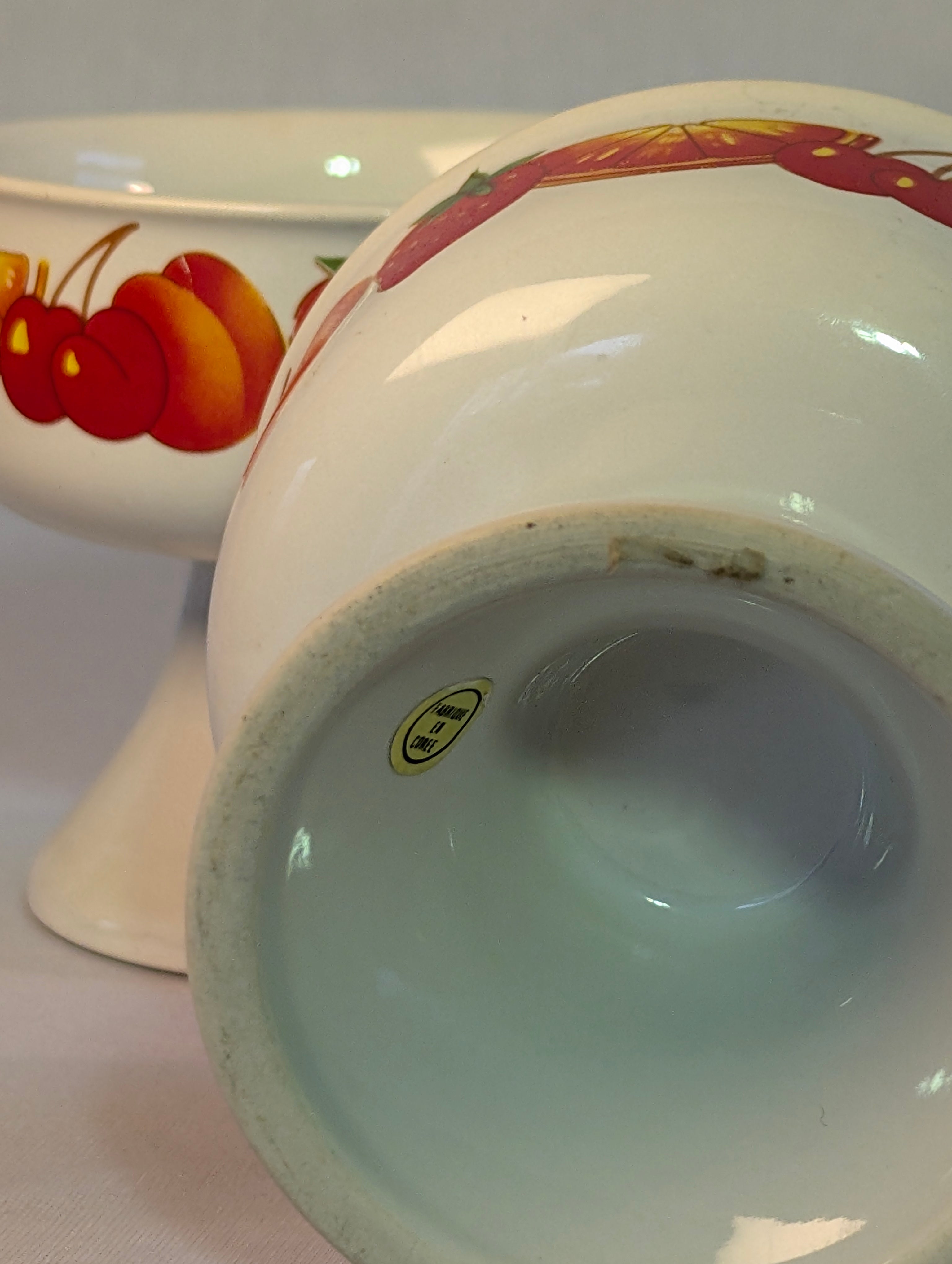 Set of 8 dessert bowls / ice cream bowls with a 1970s fruit pattern