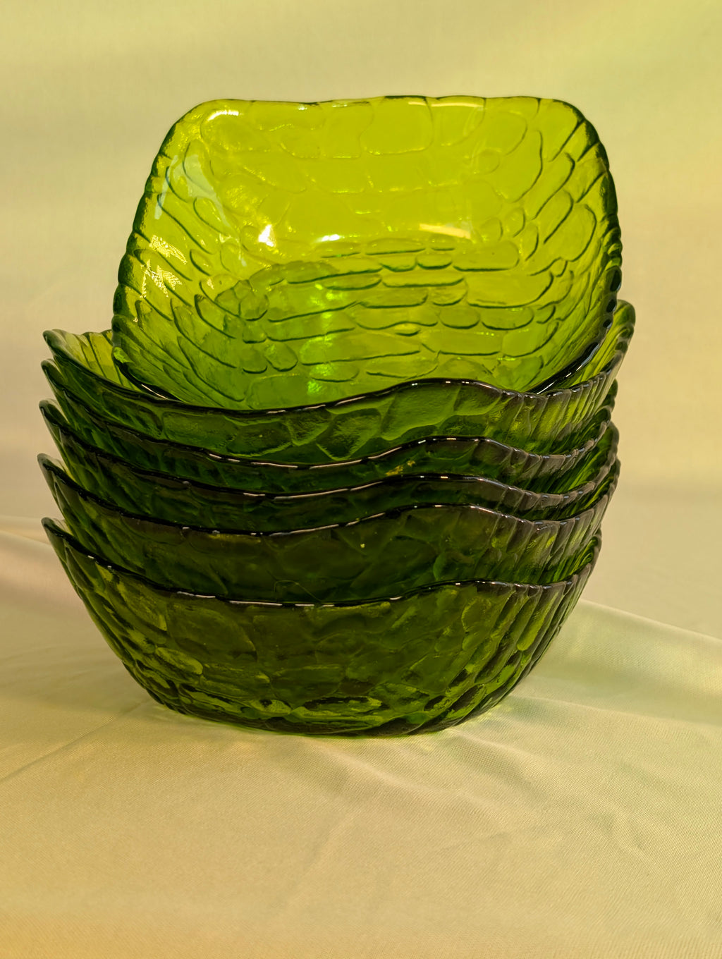 Six pressed glass Bowls
