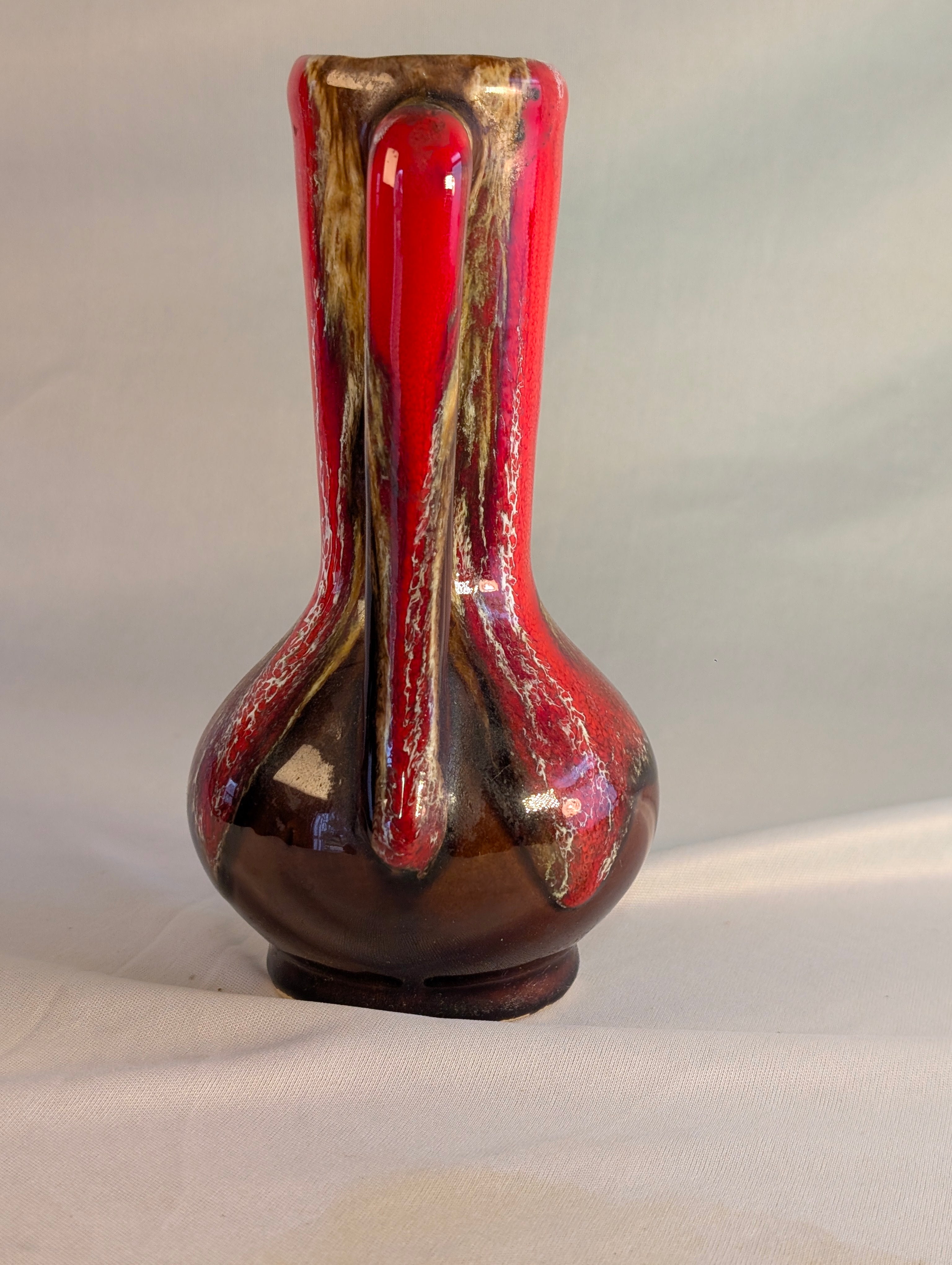Small twin handled vase lave style